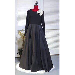 NWT Mac Duggal Women's Black Taffeta Ballgown 3D Rhinestone Flower Size 14 2809
